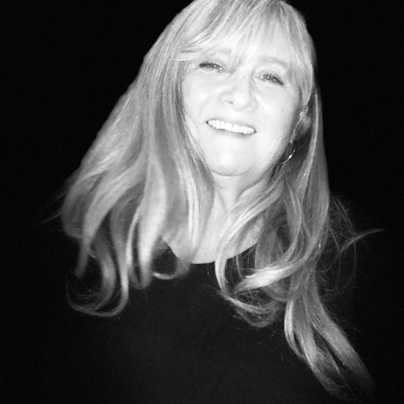 Meet your Posher, Laura - Picture 2 of 2